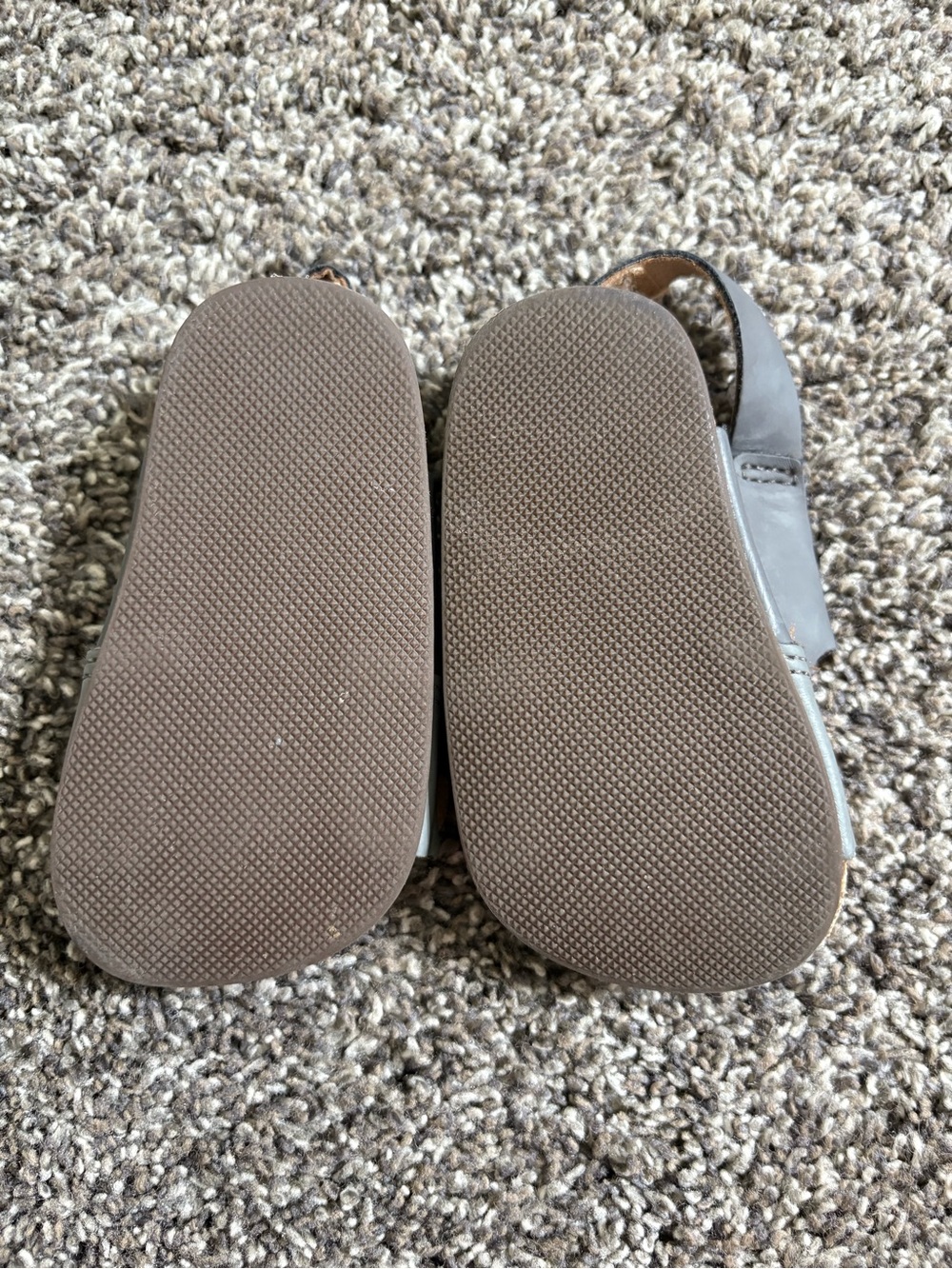 ((SOLD)) ‼️ Old Navy Toddler Gray Buckle Sandals - Picture 2 of 5